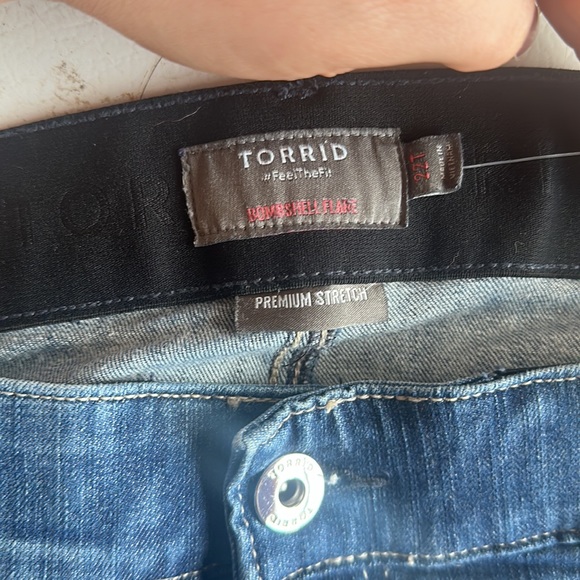 Torrid Bombshell Premium Stretch High Rise 22T - Picture 2 of 2